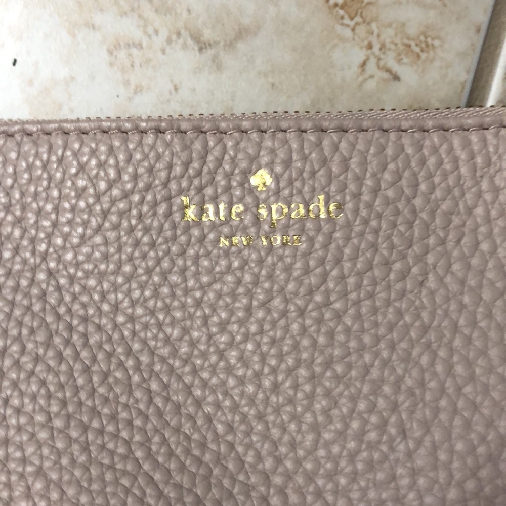Authentic Kate Spade zip top pouch. - Picture 2 of 6
